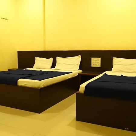 Sai Madhavi Palace Hotel Ширді Екстер'єр фото