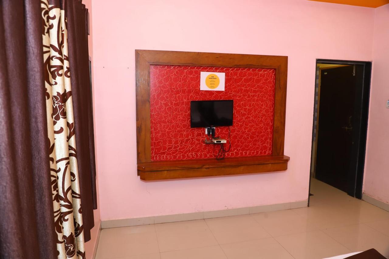 Sai Madhavi Palace Hotel Ширді Екстер'єр фото