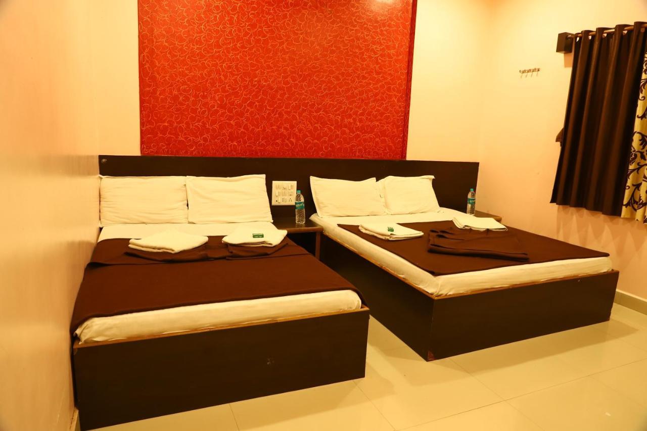 Sai Madhavi Palace Hotel Ширді Екстер'єр фото