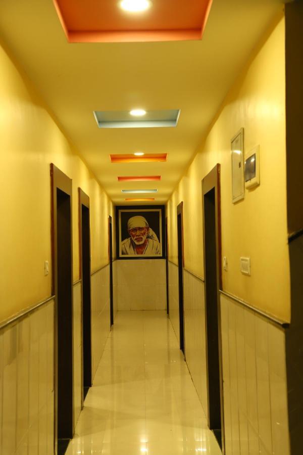 Sai Madhavi Palace Hotel Ширді Екстер'єр фото