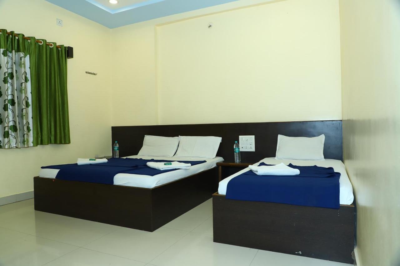 Sai Madhavi Palace Hotel Ширді Екстер'єр фото