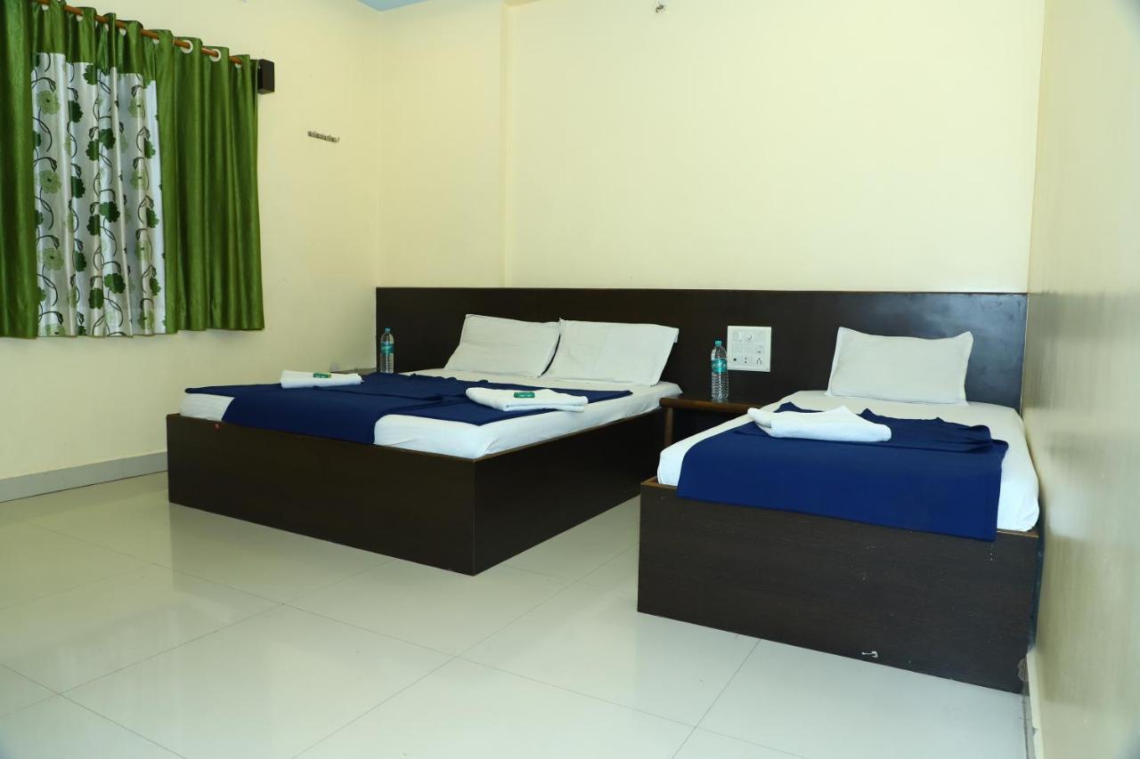 Sai Madhavi Palace Hotel Ширді Екстер'єр фото