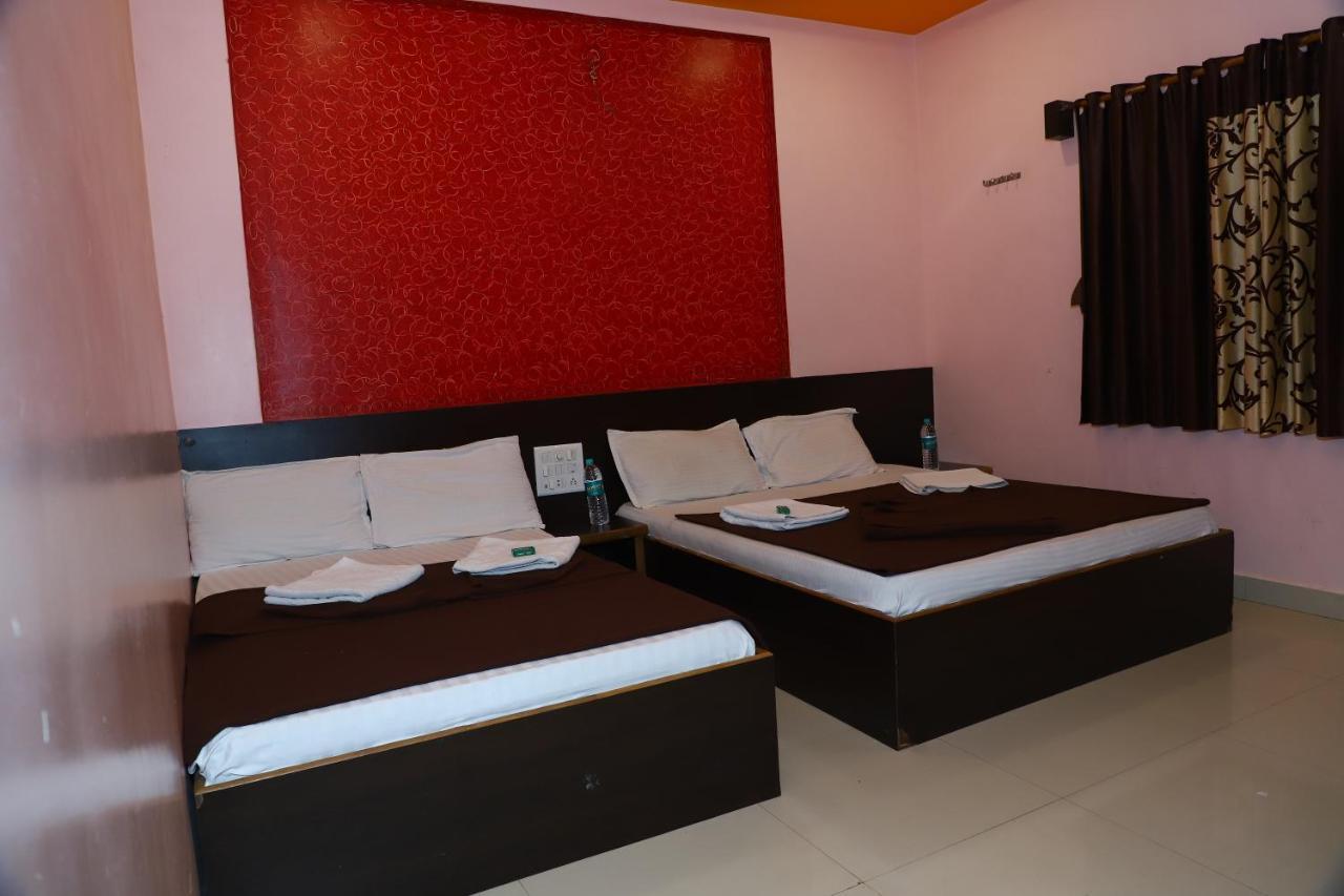 Sai Madhavi Palace Hotel Ширді Екстер'єр фото