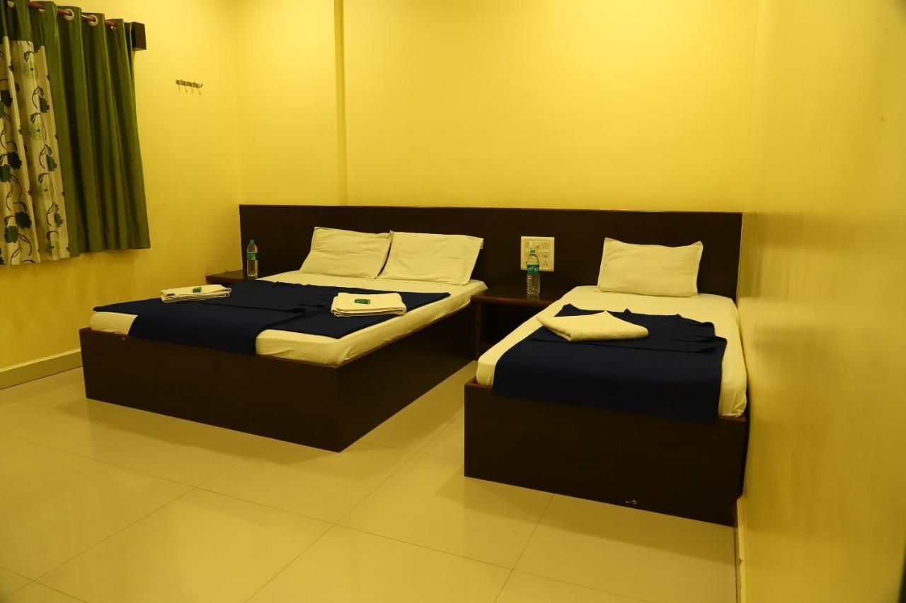 Sai Madhavi Palace Hotel Ширді Екстер'єр фото