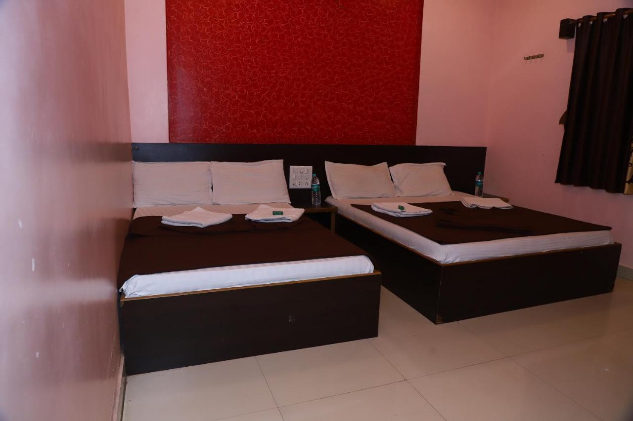 Sai Madhavi Palace Hotel Ширді Екстер'єр фото