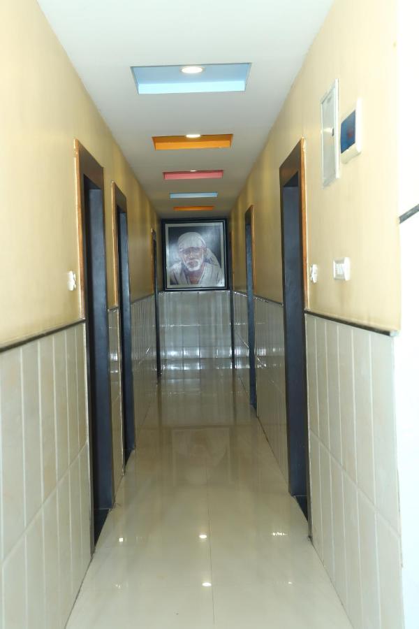 Sai Madhavi Palace Hotel Ширді Екстер'єр фото